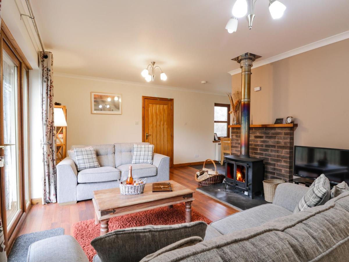 Fersit Log Cottage 罗伊桥 外观 照片