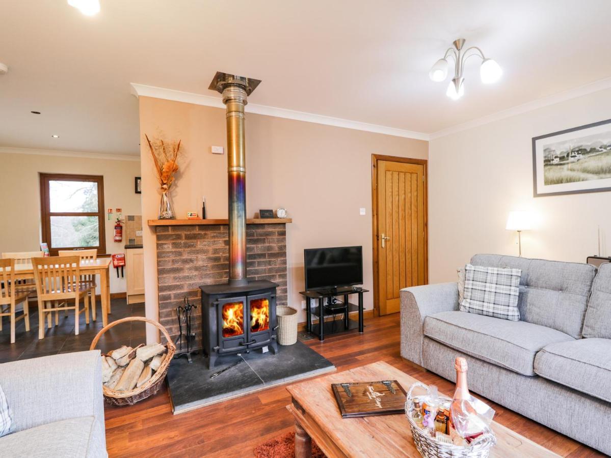 Fersit Log Cottage 罗伊桥 外观 照片