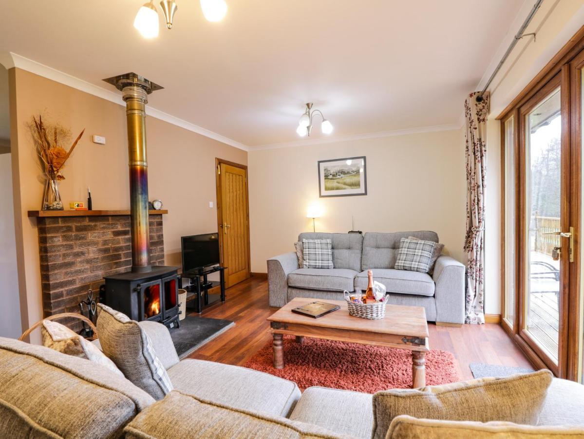 Fersit Log Cottage 罗伊桥 外观 照片
