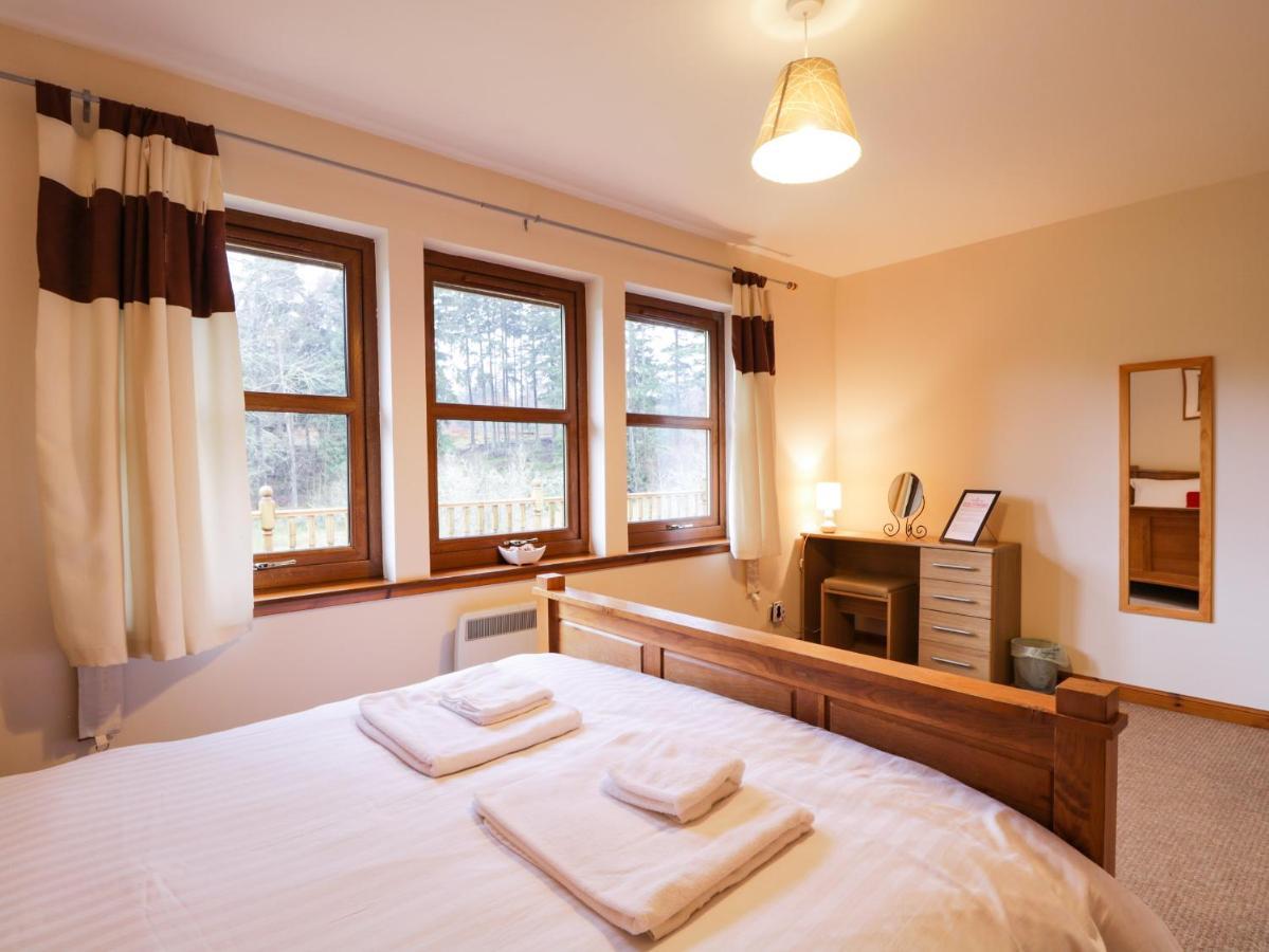 Fersit Log Cottage 罗伊桥 外观 照片